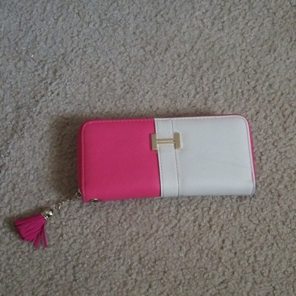 womans soft leather pink/tan wallet
